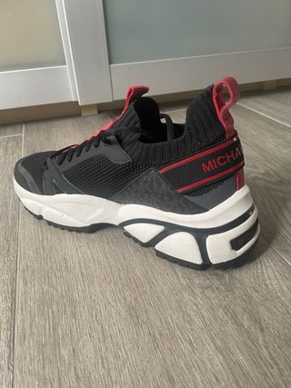 Botines Michael Kors Negros y Rojos