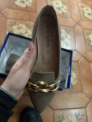 kiss&kriss Scarpe Tacco Basso Punta Catena Oro