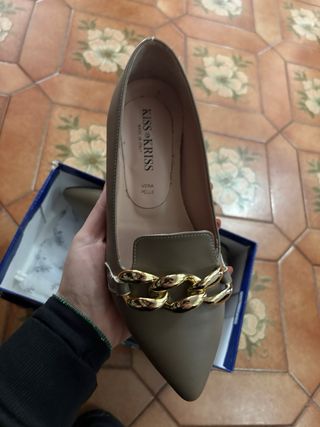 kiss&kriss Scarpe Tacco Basso Punta Catena Oro