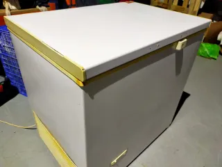 Arcón congelador mediano blanco