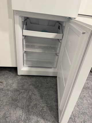 Nevera OK OFK 611 E NF W Blanca