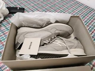 Zapatillas Hogan grises y blancas