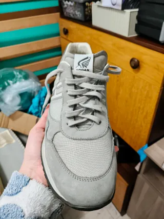 Zapatillas Hogan grises y blancas