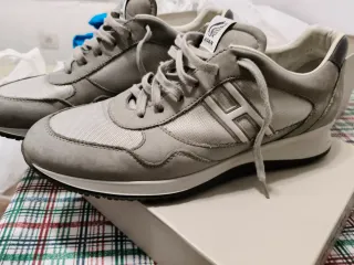 Zapatillas Hogan grises y blancas