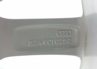 Audi 2430669 82a601025c llanta a1 sportback (gba)