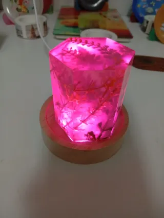 Lámpara Resina Epoxi,con base de colores