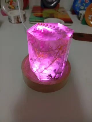 Lámpara Resina Epoxi,con base de colores