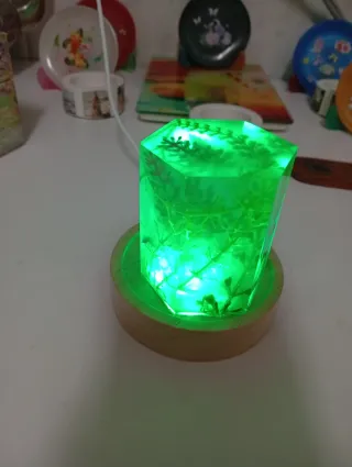 Lámpara Resina Epoxi,con base de colores