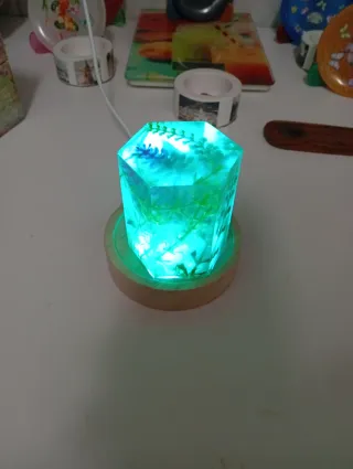 Lámpara Resina Epoxi,con base de colores
