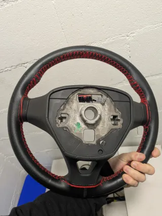 Volante Opel Negro con Costuras Rojas