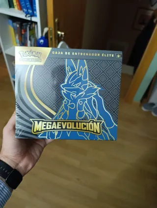 ETB Pokémon Lucario (Megaevolución)