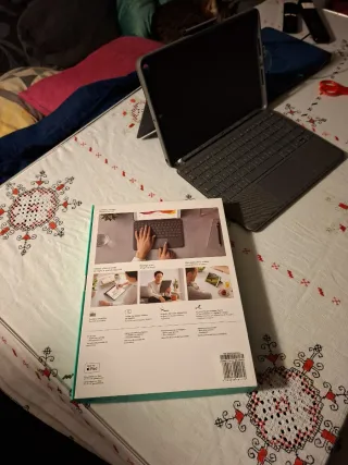 Teclado Logitech Combo Touch iPad 7/8/9