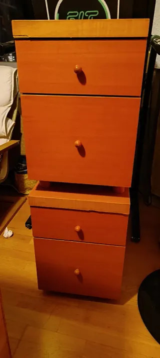 Mesitas de noche de madera naranja