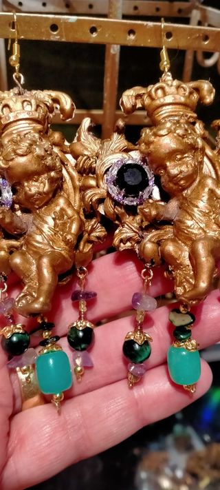 Orecchini stille barocco con Zirconi Ametista .