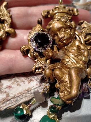 Orecchini stille barocco con Zirconi Ametista .