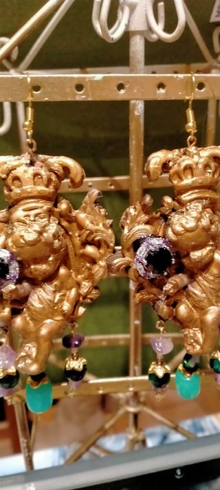 Orecchini stille barocco con Zirconi Ametista .