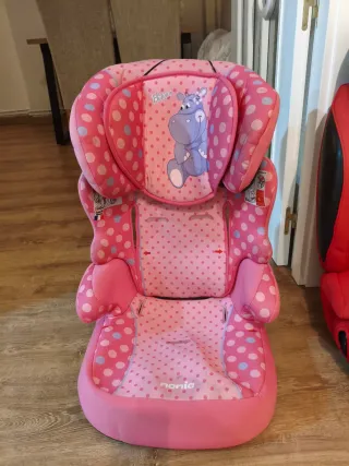 Silla de coche Nania rosa con hipopótamo