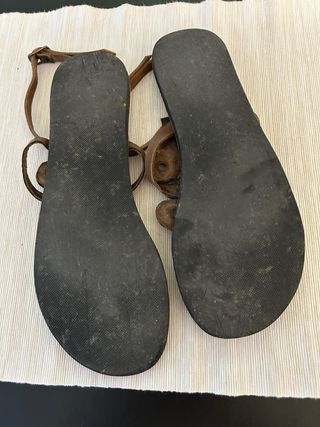 Sandali marroni decorate Laidback London