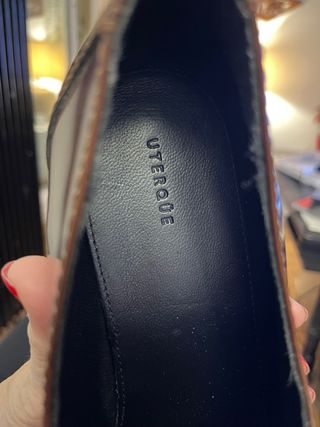 Zapatos Uterqüe Marrones con Hebilla Dorada