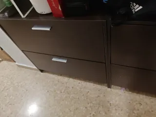 Conjunto de zapateros de madera marrón