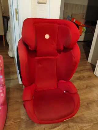 Silla de coche roja