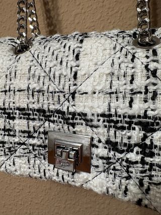 Borsa in tweed stile Chanel bianco e nero