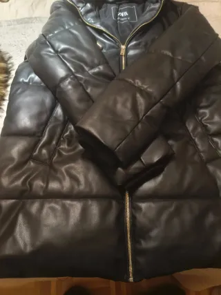 Abrigo acolchado Zara PU negro