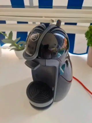 Cafetera Dolce Gusto Negra