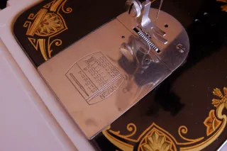 Máquina de coser Naumann alemana