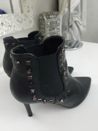 Stivaletto con tacco Lora Ferres numero 36