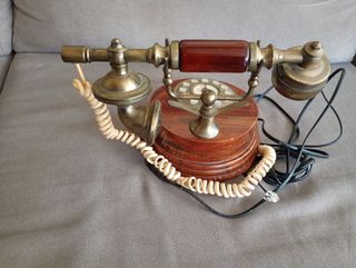 Teléfono clásico madera