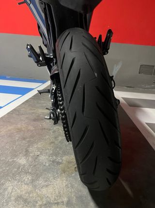 Moto Negra Deportiva ( Zontes z2 125)