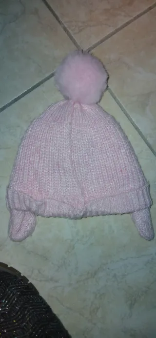 Cappellino bimba rosa con pompon