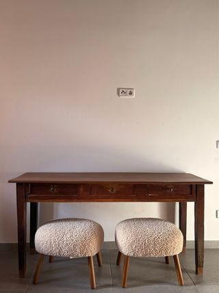 Pupitre escolar antiguo de madera