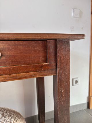 Pupitre escolar antiguo de madera