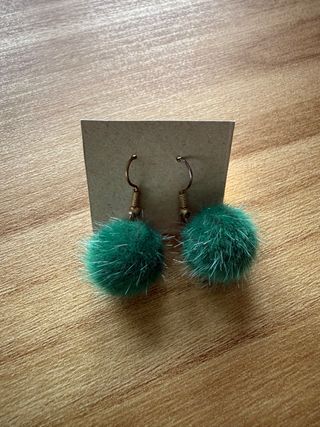 Pendientes pompón verde
