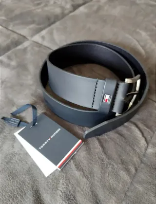 Cinturón Tommy Hilfiger.
