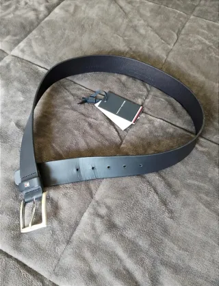 Cinturón Tommy Hilfiger.