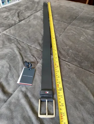 Cinturón Tommy Hilfiger.