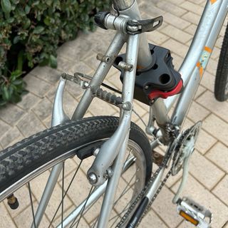 Bicicleta Raider plateada con cesta (M)