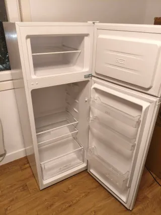 Nevera Indesit blanca