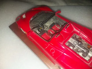 Maqueta Detallada de Ferrari F50 con peana madera
