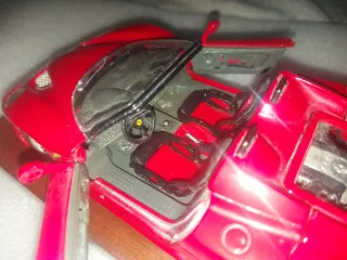 Maqueta Detallada de Ferrari F50 con peana madera