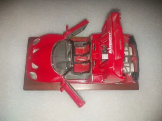 Maqueta Detallada de Ferrari F50 con peana madera