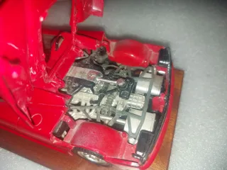 Maqueta Detallada de Ferrari F50 con peana madera