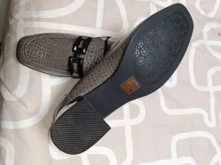 Zapatos Virucci Mujer Negro y Gris (10€ cada uno)