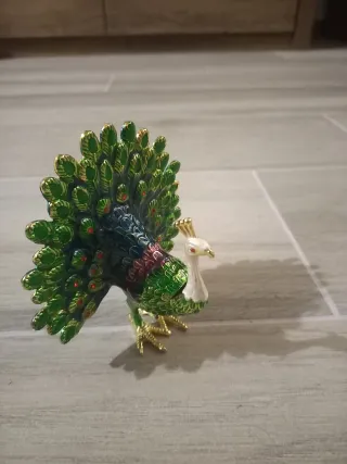 Pavone portagioie decorativo - maeca non corretta