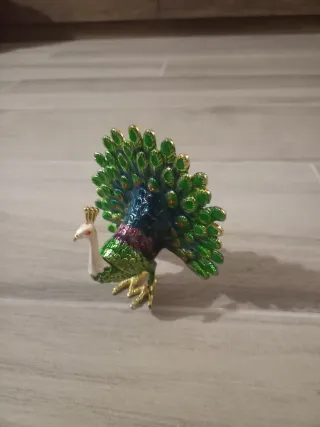 Pavone portagioie decorativo - maeca non corretta