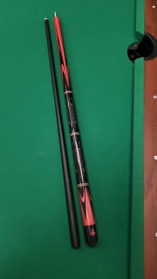 Taco de billar con flecha de fibra de vidrio