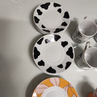 2 Juegos de café porcelana naranja y otro de vacas